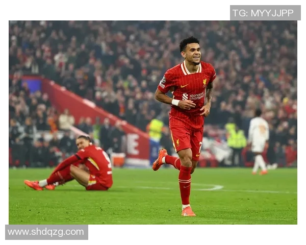 从瘦小少年到绿茵巨星讲述足球球星逆袭成长励志故事 从瘦小少年到绿茵巨星讲述足球球星逆袭成长励志故事